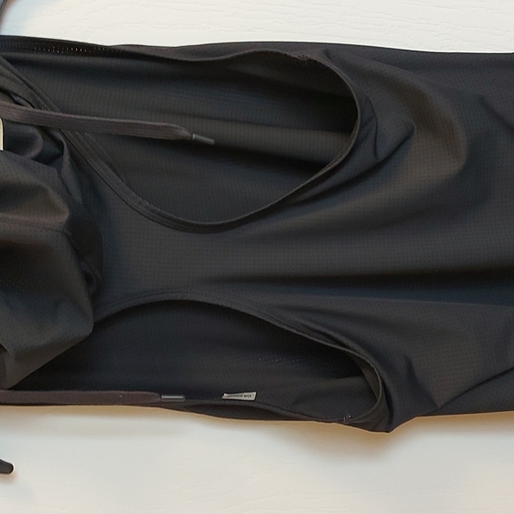 Layer 8 Size Large Charcoal Grey Racerback with Hood - Picture 3 of 5